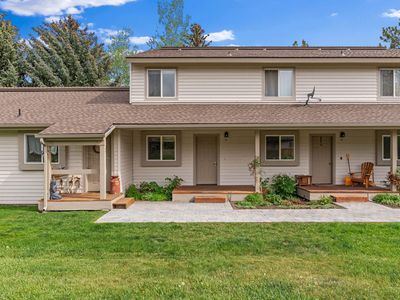 741 Willow Dr #B4