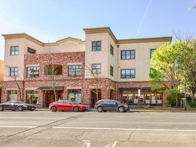 180 Lithia Way SUITE 208