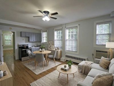 1 Station Sq APT 302