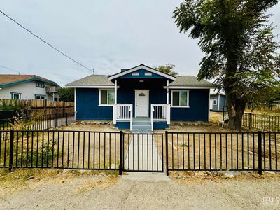 402 Mary St