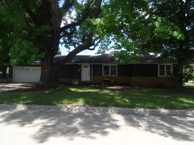 1202 Davis Ave
