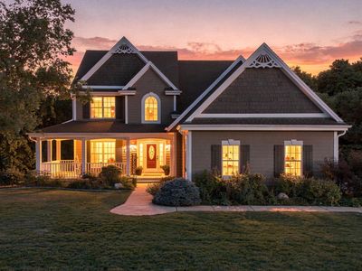 W238S5976 Prairie Wolf COURT