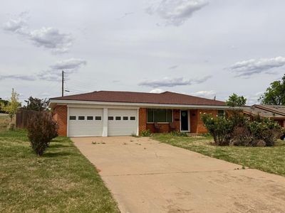 Property at 1012 Hillcrest Dr, Childress, TX