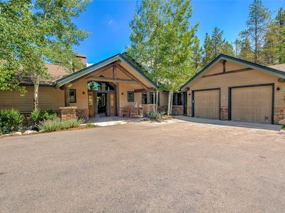 1946 Highlands Drive