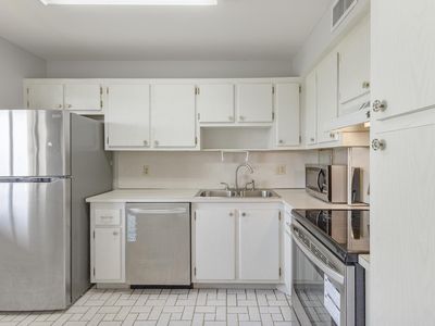 4080 Tivoli Court #302