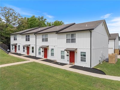 950-956 W Eagle St #&-825-831
