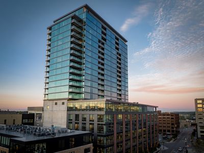 144 Oakes St SW #2004