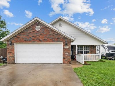 761 Applegate Ln