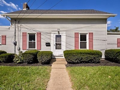 126 Lake Ave NE