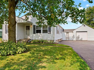 Property at 11730 Indian Hollow Rd, Grafton, OH