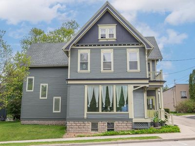 531 W Grand AVENUE