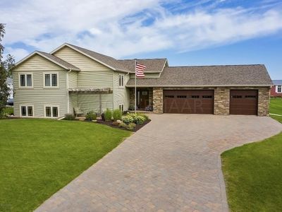 2310 Meadow Ln