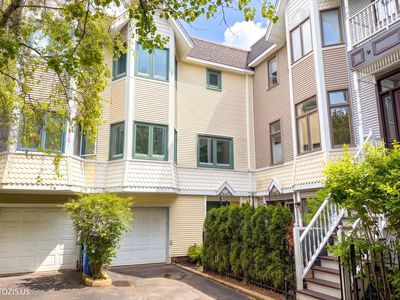 3320 N Racine Ave