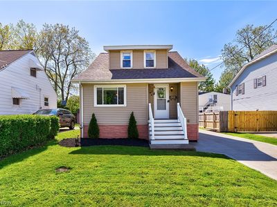 Property at 4664 Brookwood Dr, Brooklyn, OH