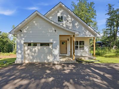 647 Forest Cir