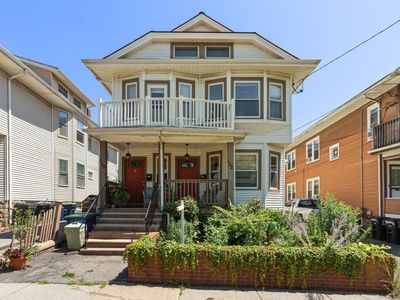 110 W Adams St