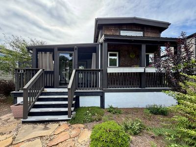 23 Highland Hill Ln