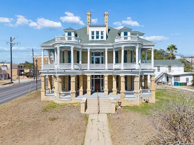 339 W Woodlawn Ave