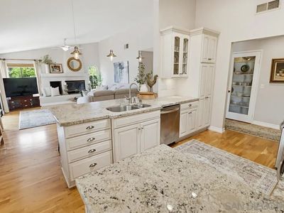 2577 Camino Narciso