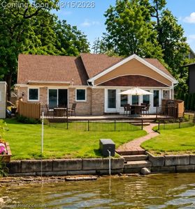 560 Black Oaks Trl