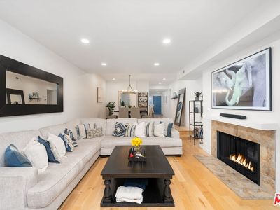 4338 Redwood Ave #B213
