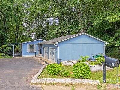 2 Lost Forest Dr