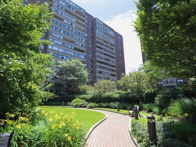 9 Hawthorne Pl APT 4A