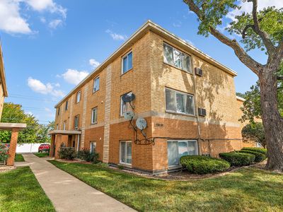 5584 S Archer Ave #3C