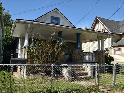 2064 W 44th St