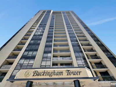 800 Palisade Ave APT 901