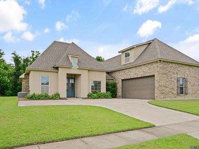 7119 Lakecrest Dr