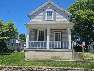 208 Bank Ave