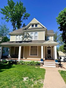 208 Lake Ave