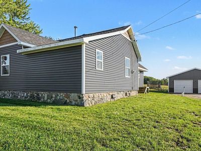 3212 E Surrey Rd
