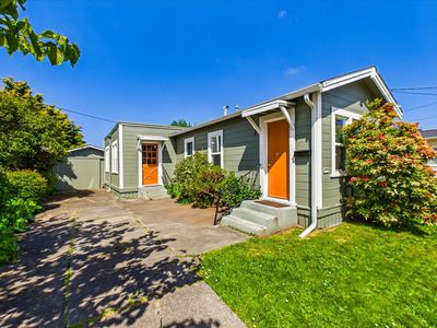 3210 K St