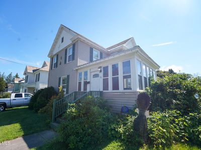 10 N Oak Street