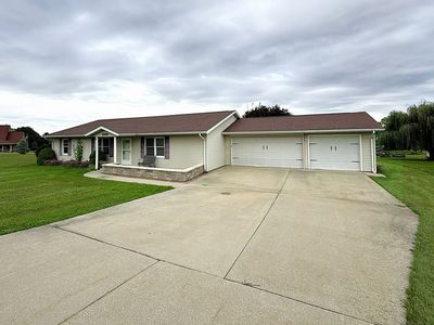 1910 Lakeview Ln