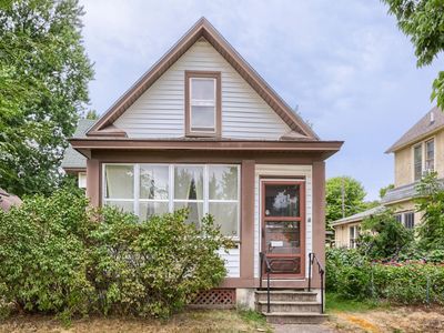 409 View St