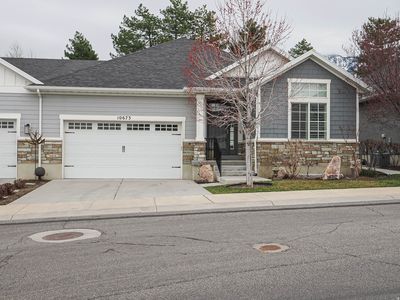 10673 S Bridlewood Ln