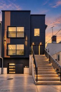 60 Oak Ave