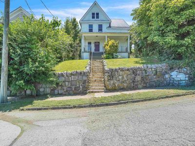1313 Grove Ave