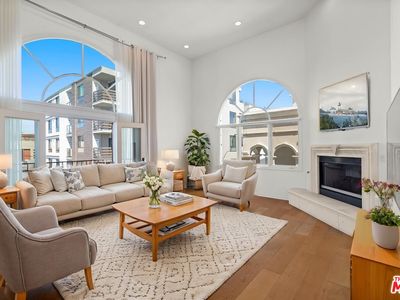 435 Arnaz Dr APT 304