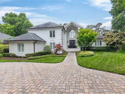 100 Holly Cres