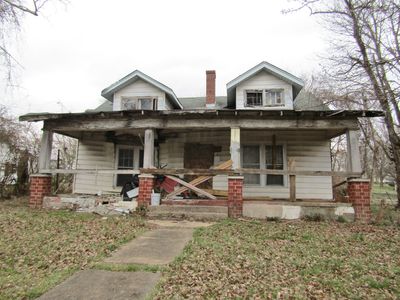 826 Church St W