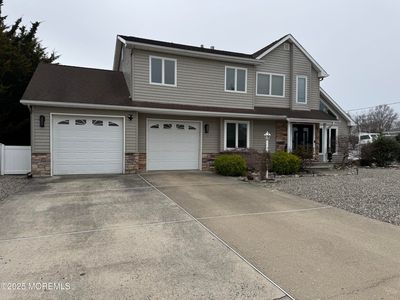 825 Laurel Boulevard