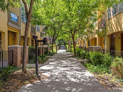 170 W Barry Links Way