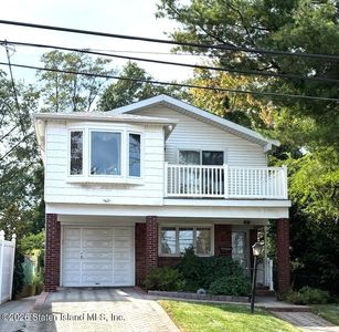 48 Rockwell Ave