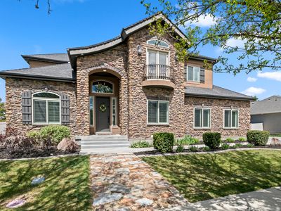 333 E Clay Ln