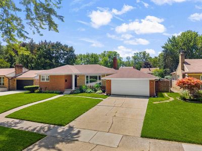 307 Wellington Crescent Blvd