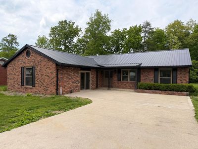 Property at 105 Geneva Ave, Irvine, KY